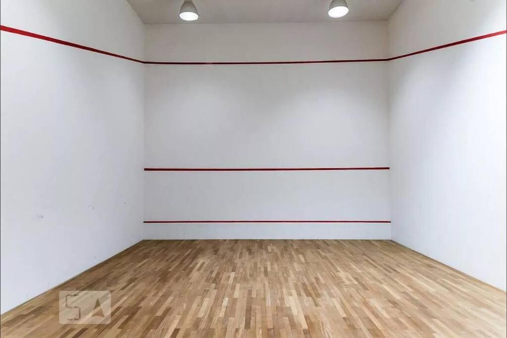 Large 1 Bedroom 2 Balconies And A Work Space Apartamento *