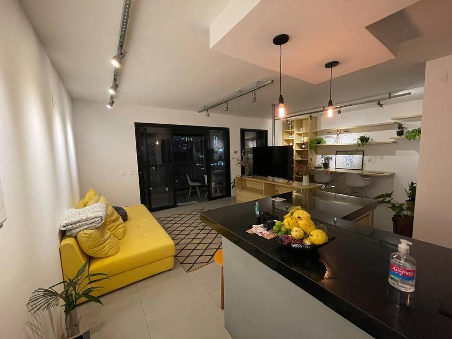 Large 1 Bedroom 2 Balconies And A Work Space Apartamento