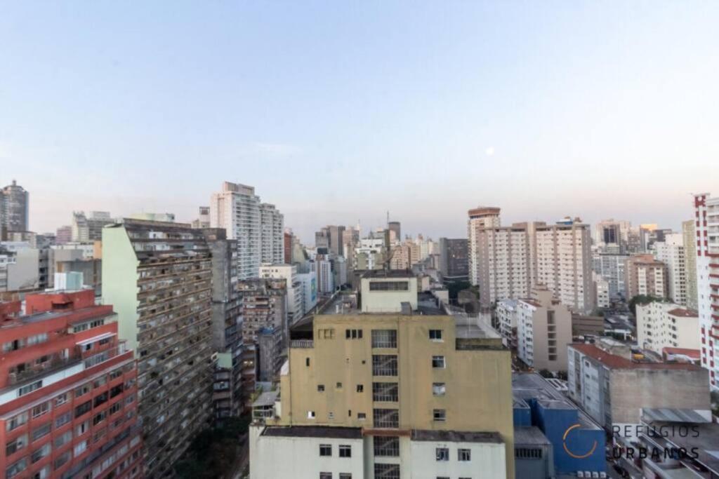 Large 1 Bedroom 2 Balconies And A Work Space Apartamento