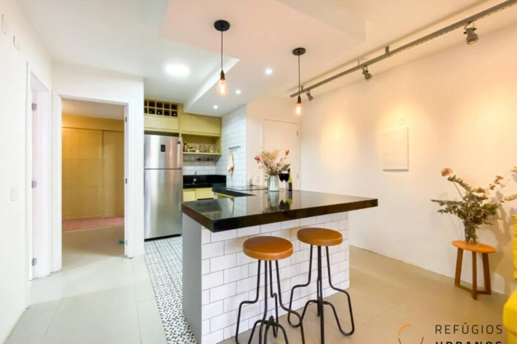 Large 1 Bedroom 2 Balconies And A Work Space *
