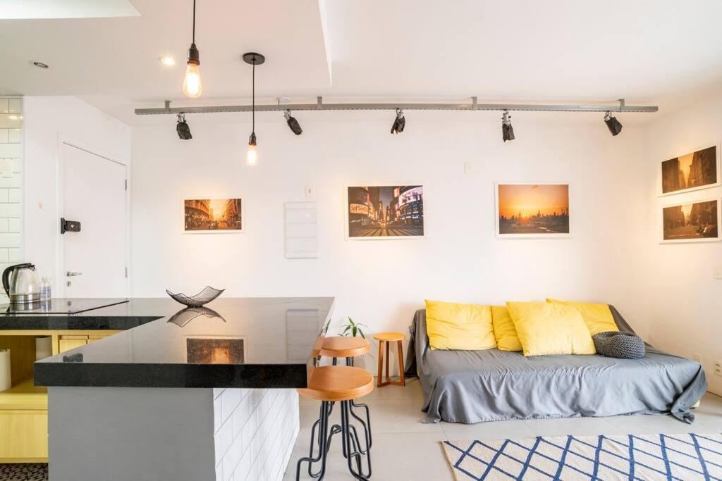 Large 1 Bedroom 2 Balconies And A Work Space Apartamento *