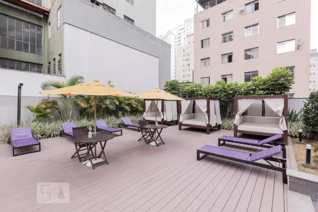 Large 1 Bedroom 2 Balconies And A Work Space *