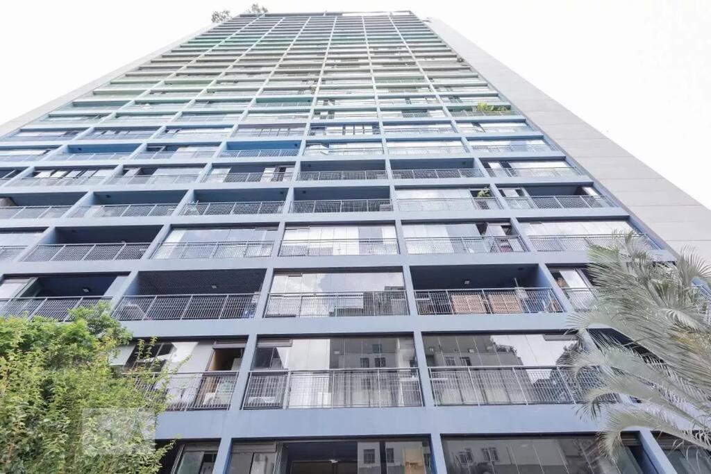 Large 1 Bedroom 2 Balconies And A Work Space Apartamento