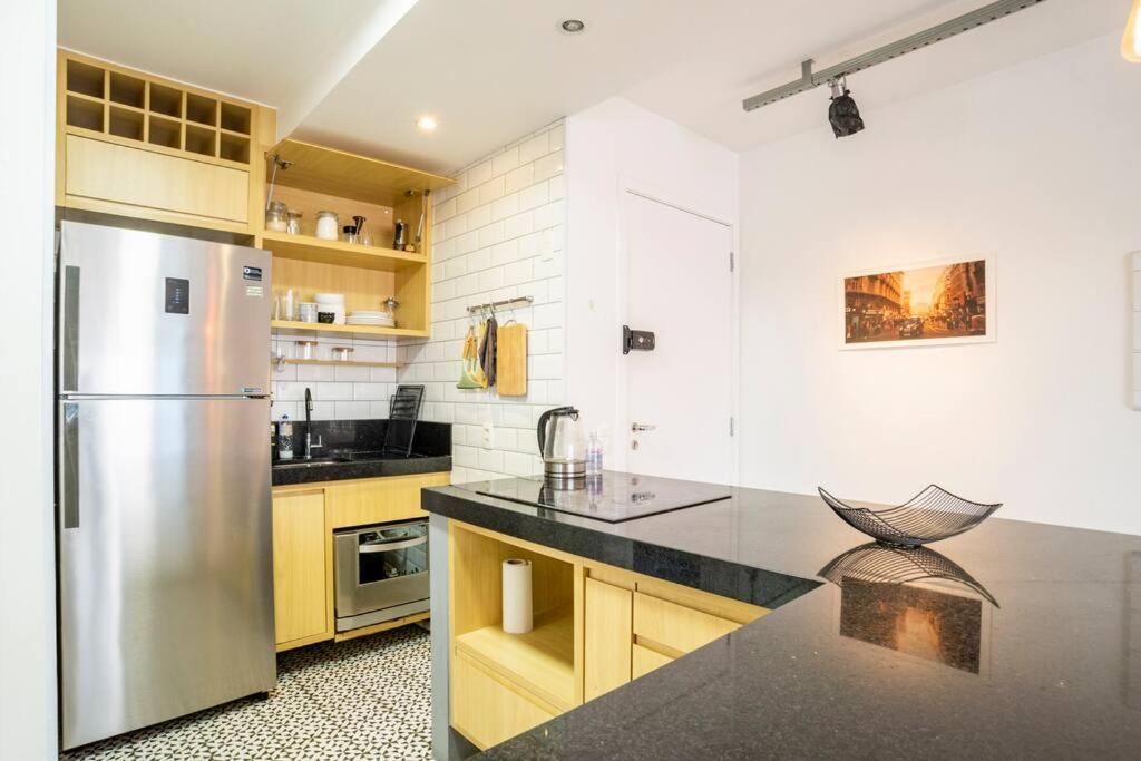 Large 1 Bedroom 2 Balconies And A Work Space Apartamento *