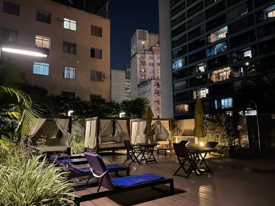Large 1 Bedroom 2 Balconies And A Work Space